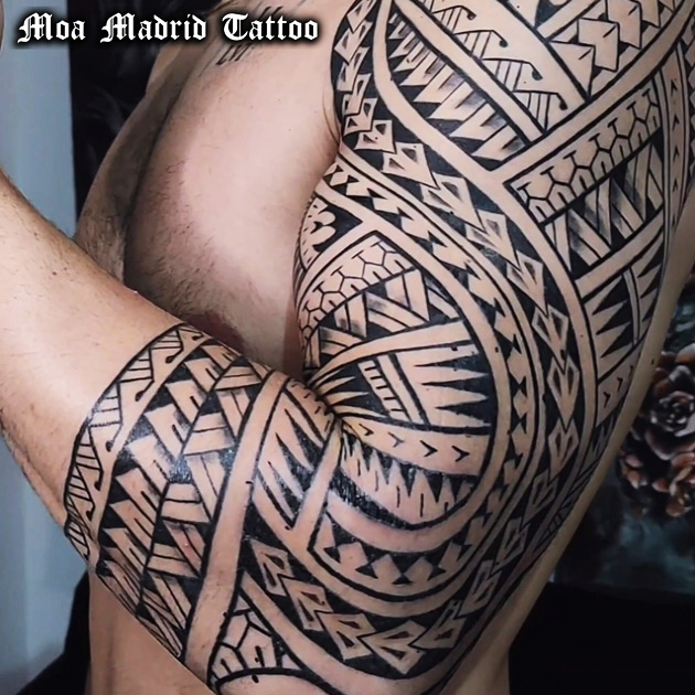 Brazo tatuado samoano