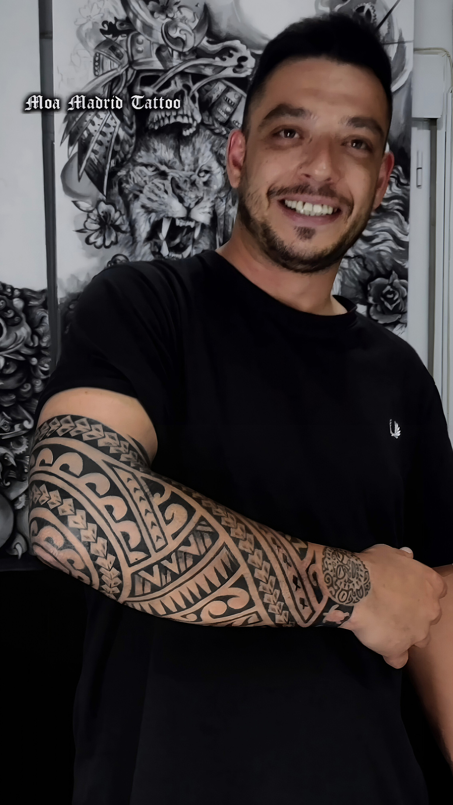 Tatuaje samoano fomando una espiral en el codo