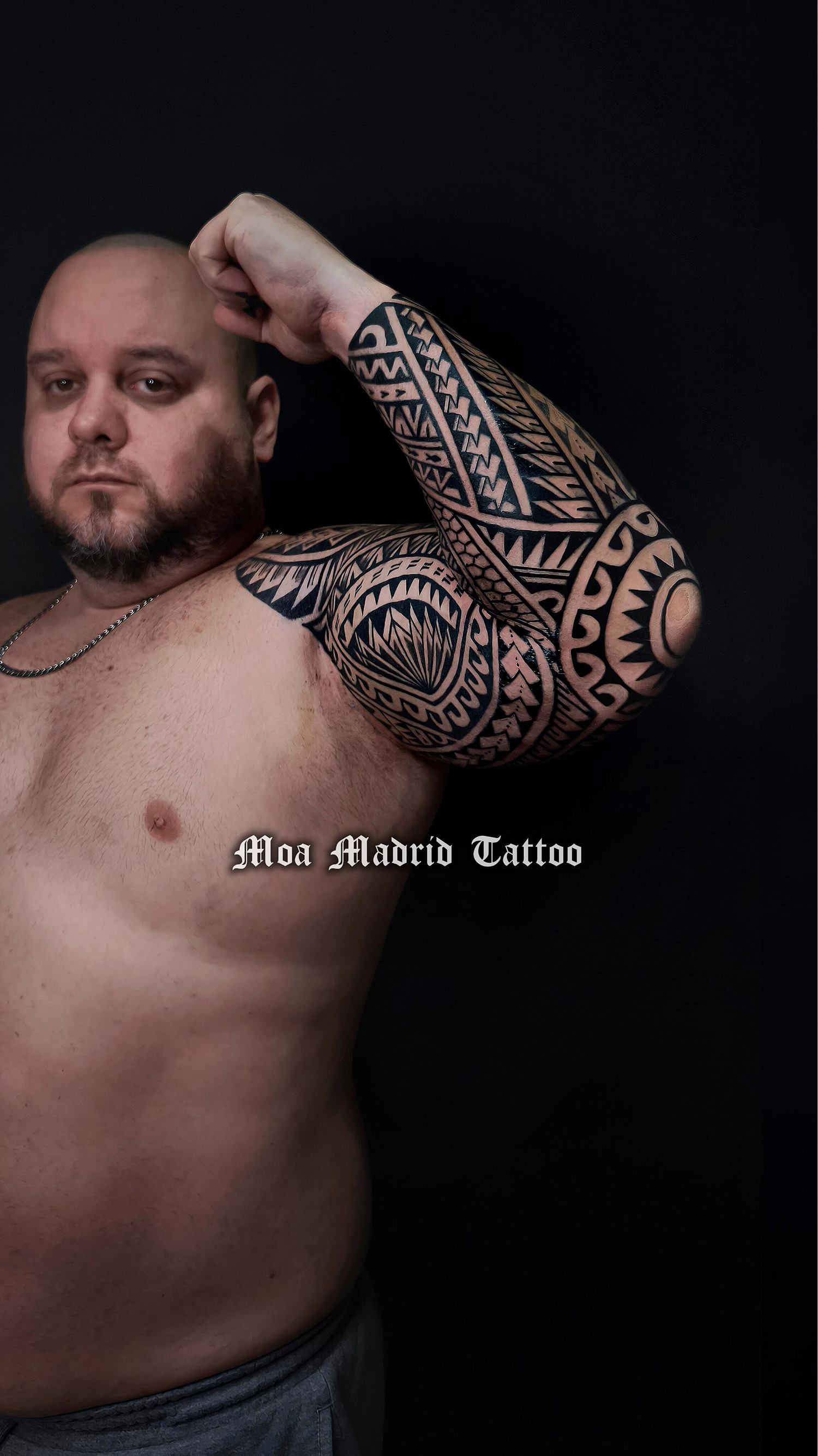 Tatuaje samoano en brazo entero