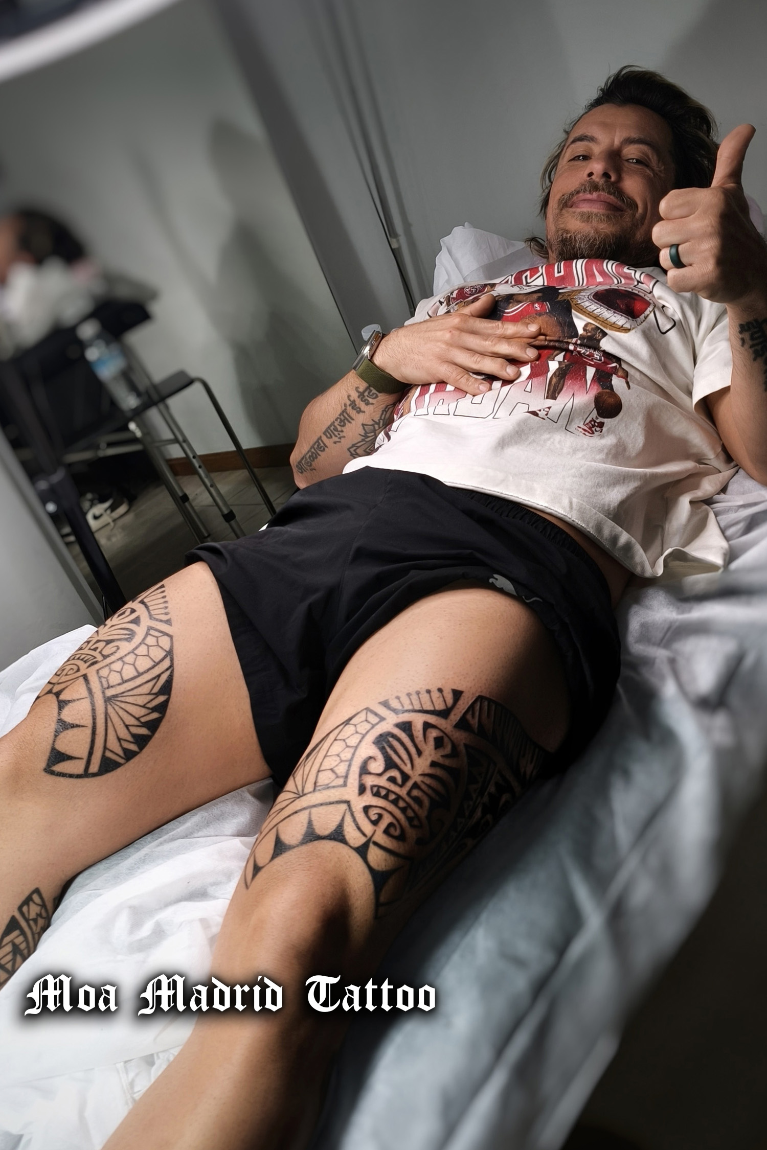 Tatuajes soles maoríes en las piernas