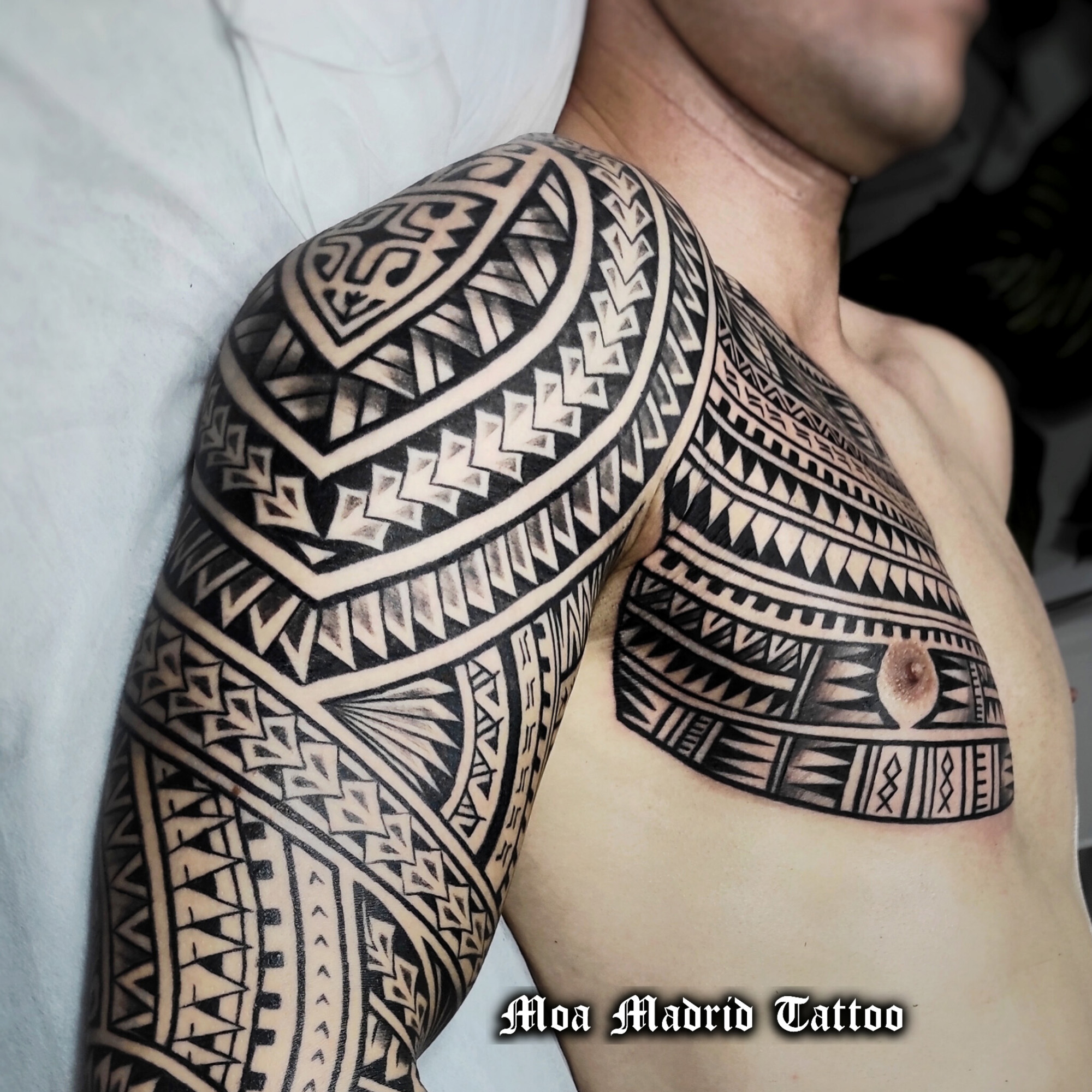 Tatuaje samoano muy detallado