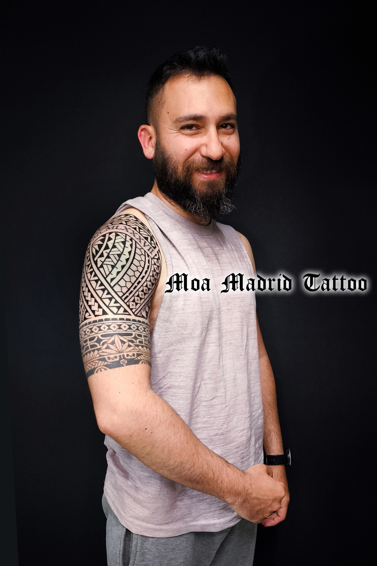 Tatuaje samoano en el hombro