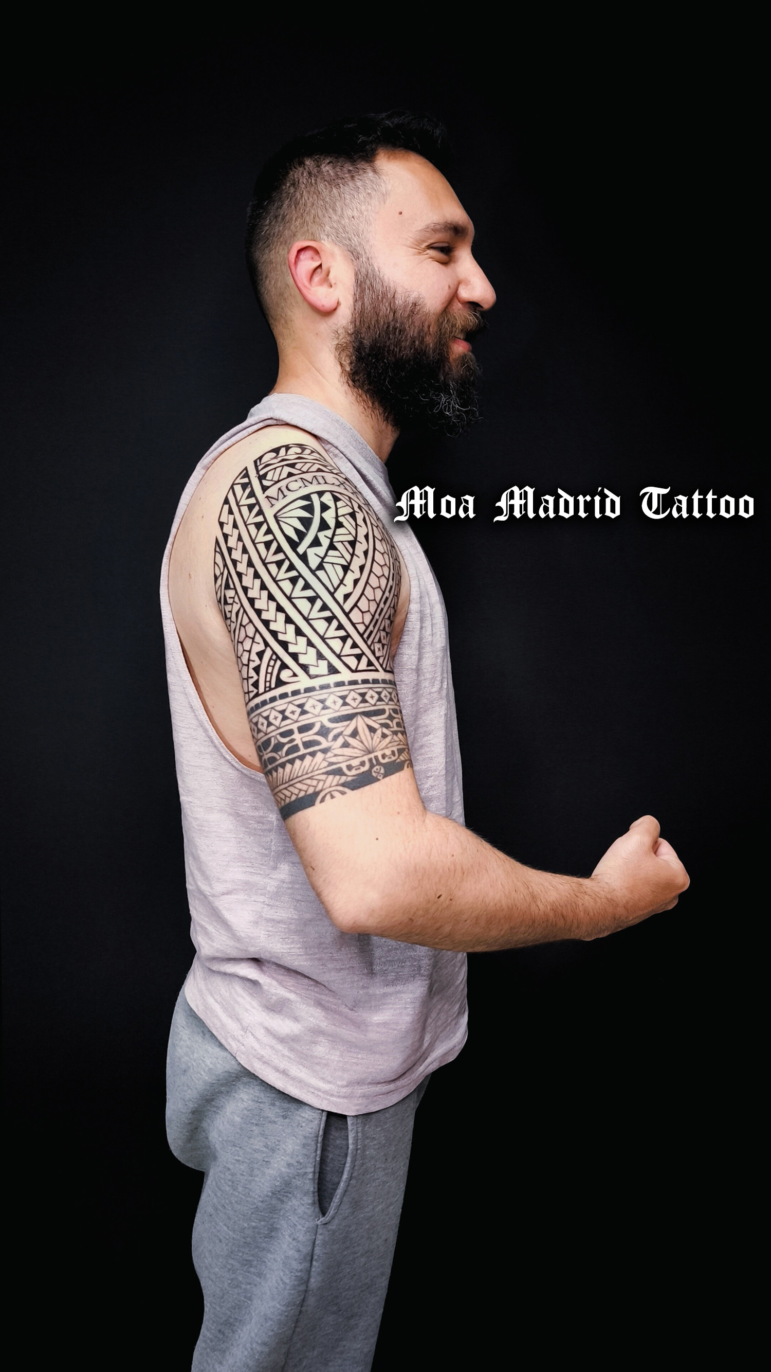 Tatuaje samoano en el brazo