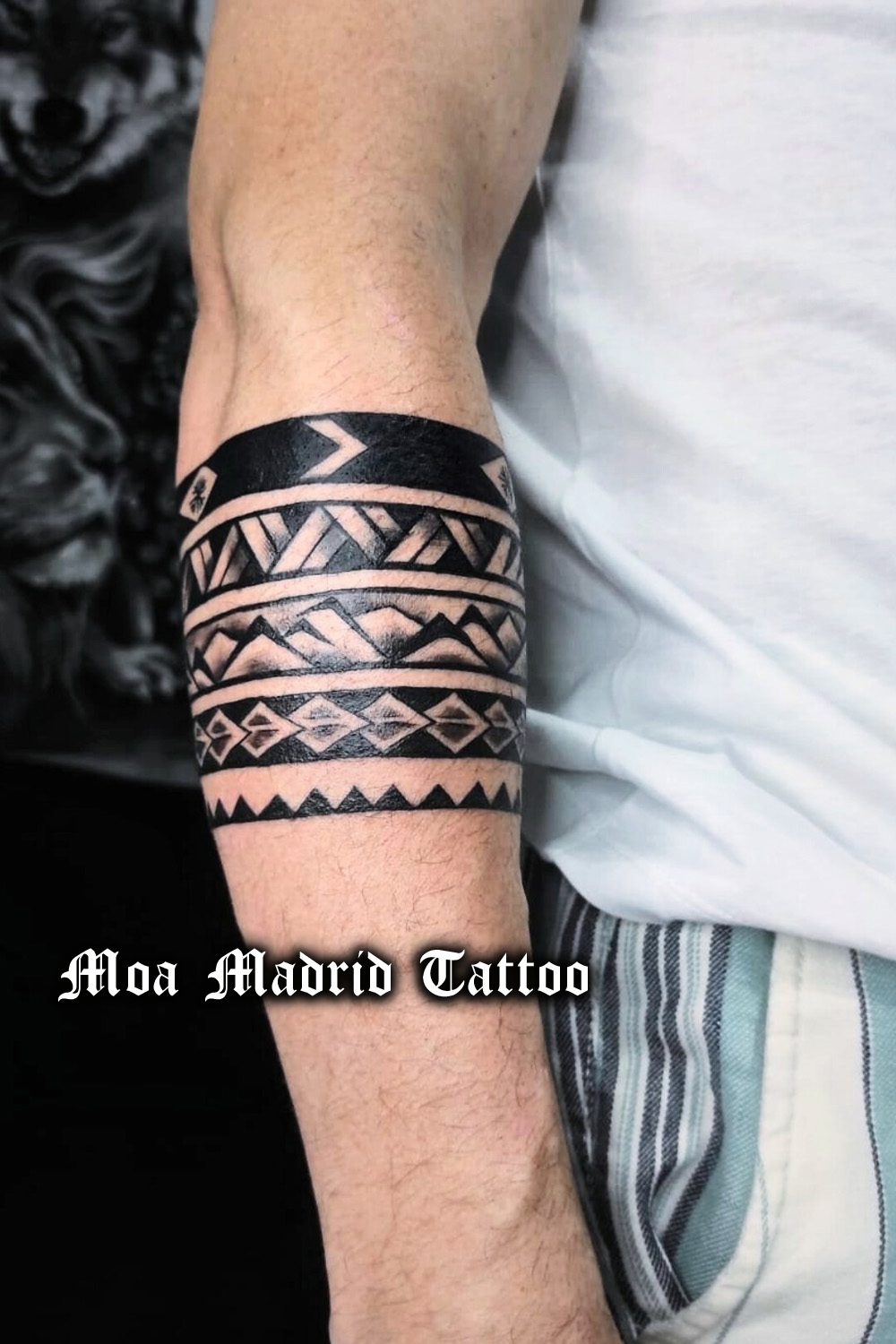 Tatuaje samoano con montañas