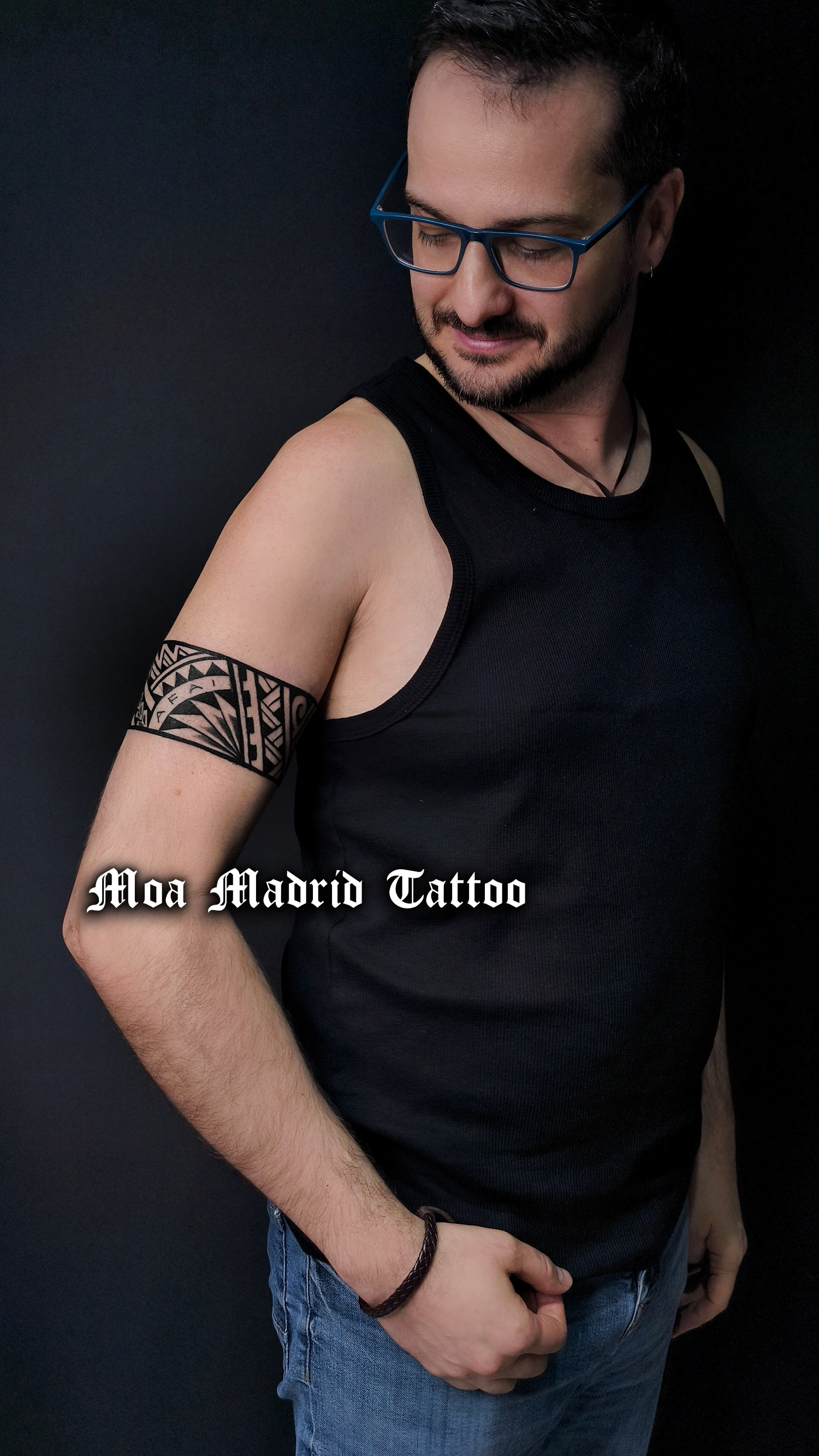 Brazalete samoano en el brazo