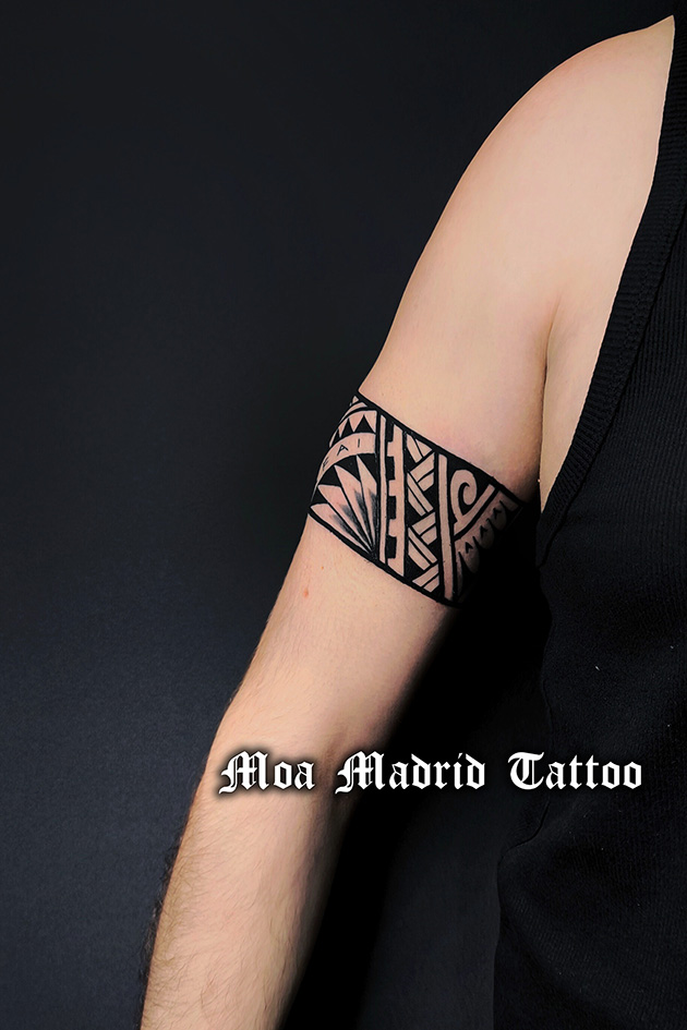 Tatuaje samoano de brazalete